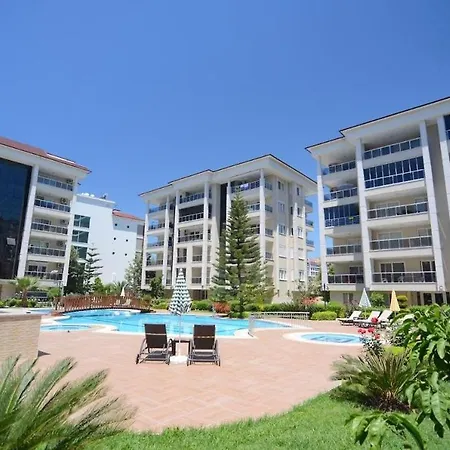 Second Building By Beach/второй комплекс у пляжа Apartman